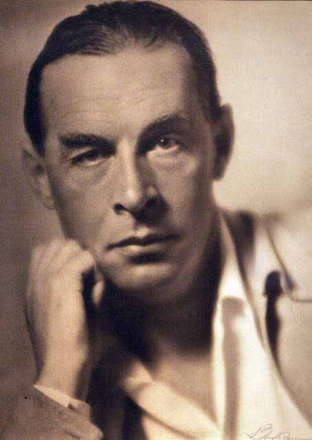 Эрих Мария Ремарк (Erich Maria Remarque (Remark)) (настоящее имя Эрих Пауль Ремарк) (1898 - 1970) - немецкий писатель