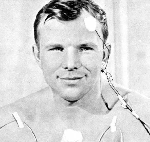 Юрий Алексеевич Гагарин в датчиках - 12 апреля 1961 года - Первый человек в космосе! - Повесть о Юрии Алексеевиче Гагарине, С.П.Королеве, космодроме Байконур и о том, как все было