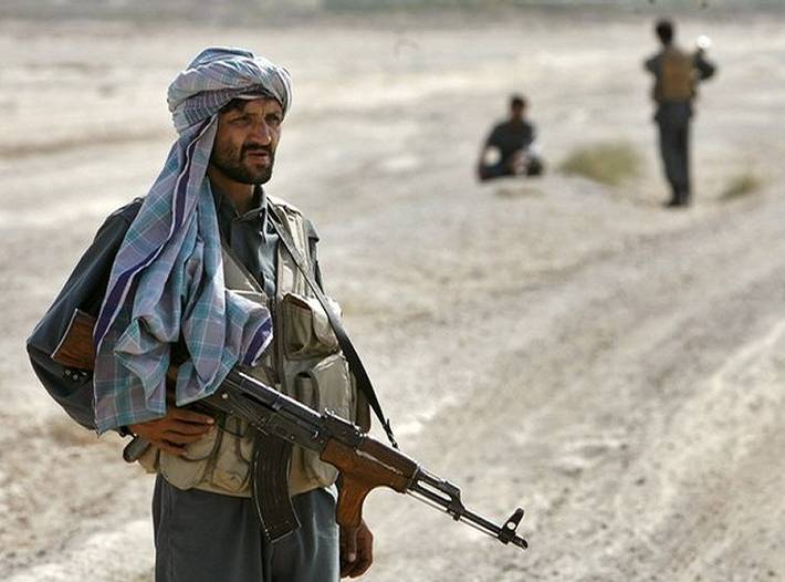 Солдат афганской армии с АК-47